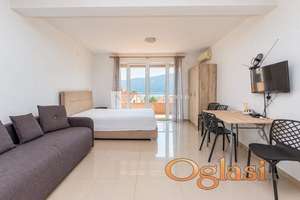Namješten studio apartman 40 m² sa pogledom na more – Đenovići, Herceg Novi
